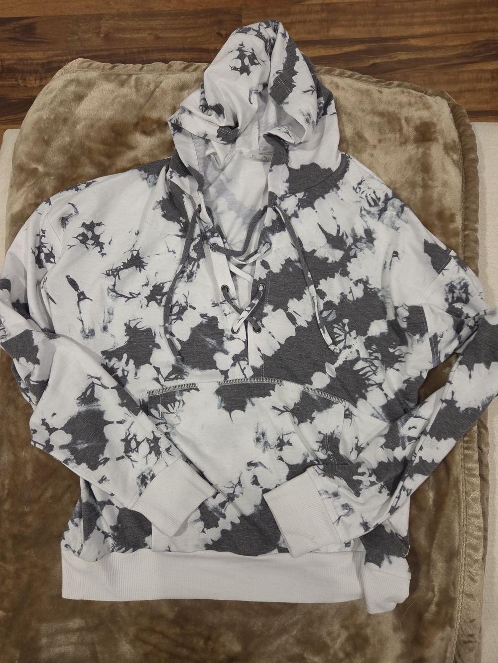 Jessica Simpson Active Women's Tie-dye Long Sleeve Pullover